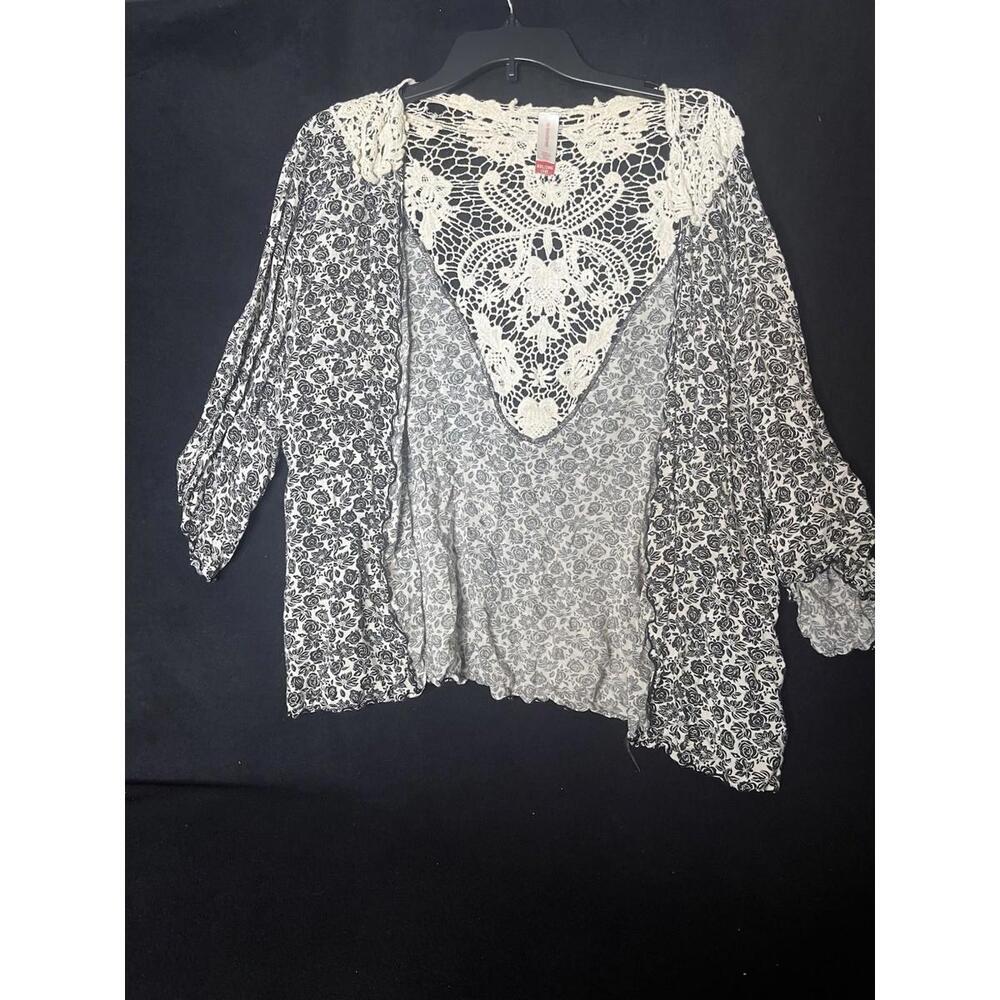 No Boundaries Women's Floral Lace Crochet Boho Top Black White Size XXL